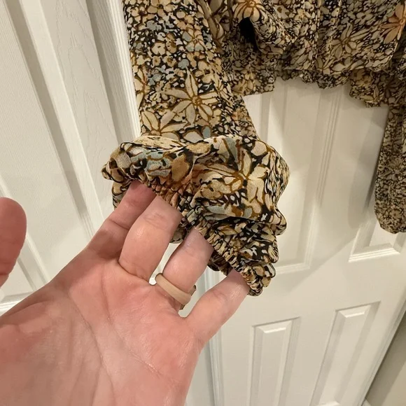 Lulus Season Of Blooms Cream Multi Floral Print Balloon Sleeve Top Beige - Picture 5 of 5